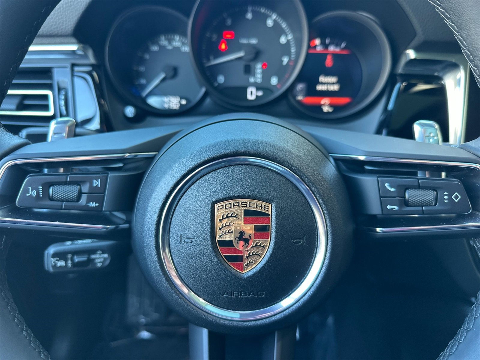 Used 2025 Porsche Macan image 26