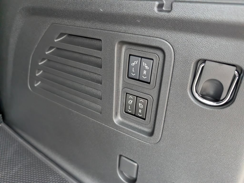 New 2026 GMC Acadia Denali Ultimate w/ LPO, Floor Liner Package AWD/4WD image 30