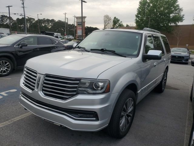 Used 2015 Lincoln Navigator 4WD image 3