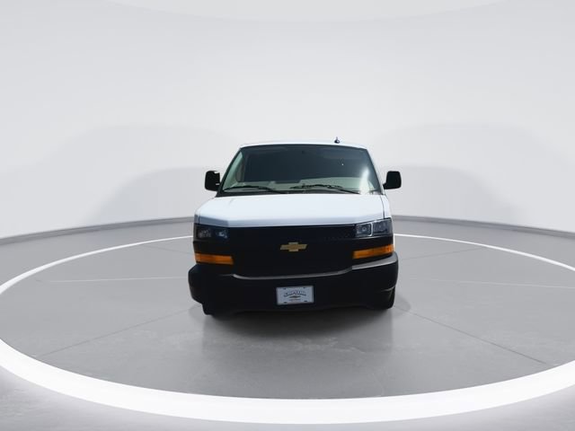 Used 2025 Chevrolet Express 2500 RWD image 4