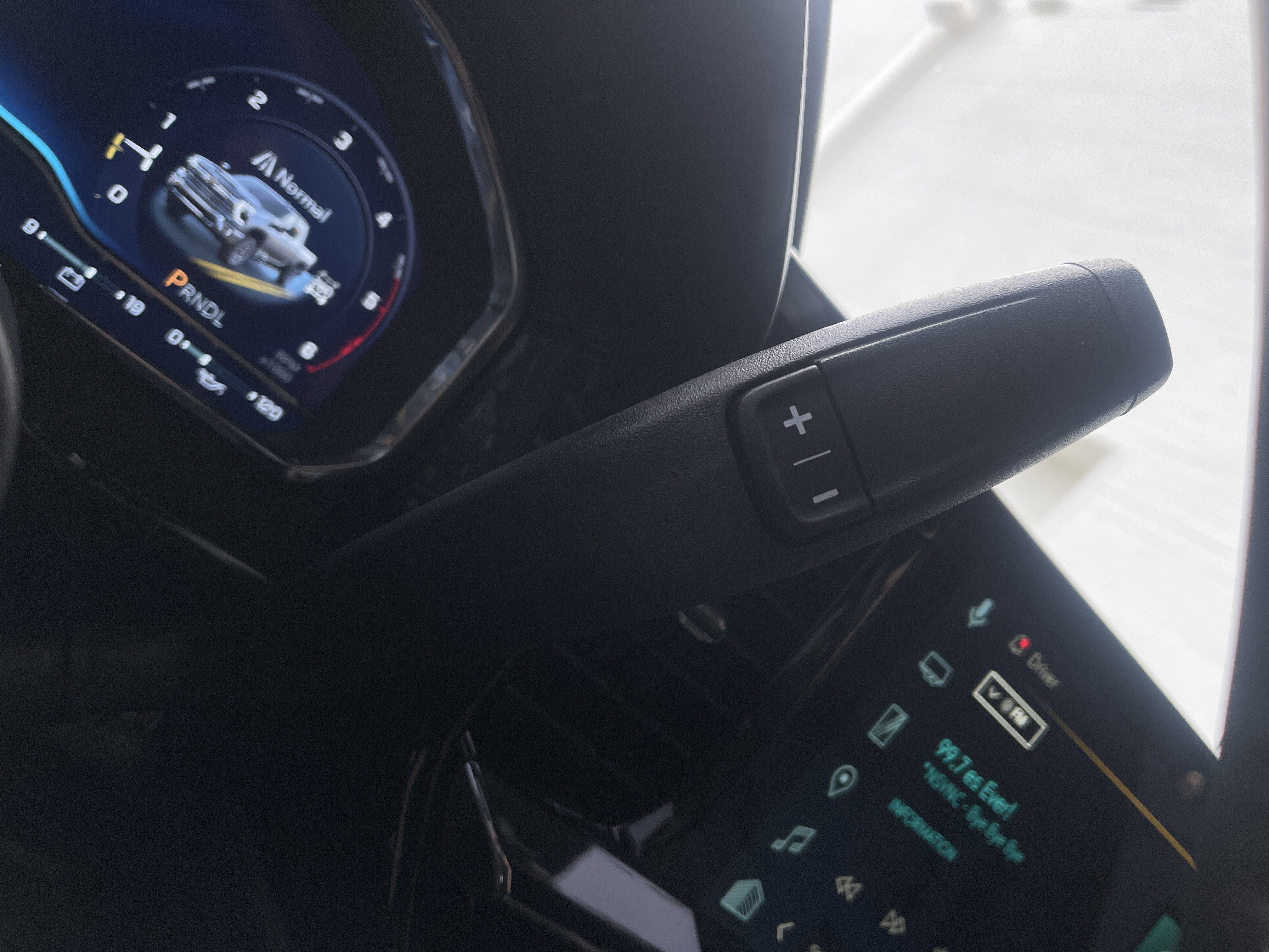 Used 2025 Chevrolet Silverado 2500 ZR2 w/ Technology Package image 16