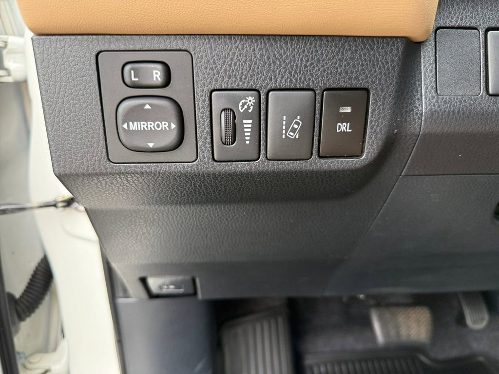Used 2017 Toyota RAV4 Limited image 24
