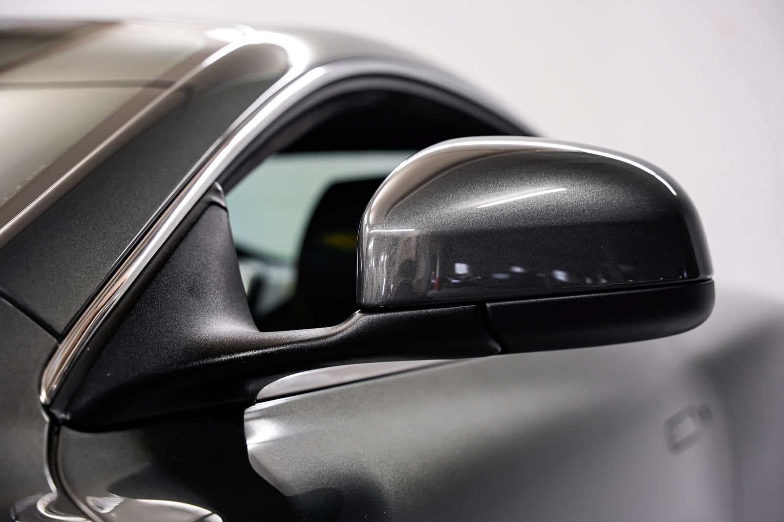 Used 2014 Aston Martin DB9 Coupe RWD image 30