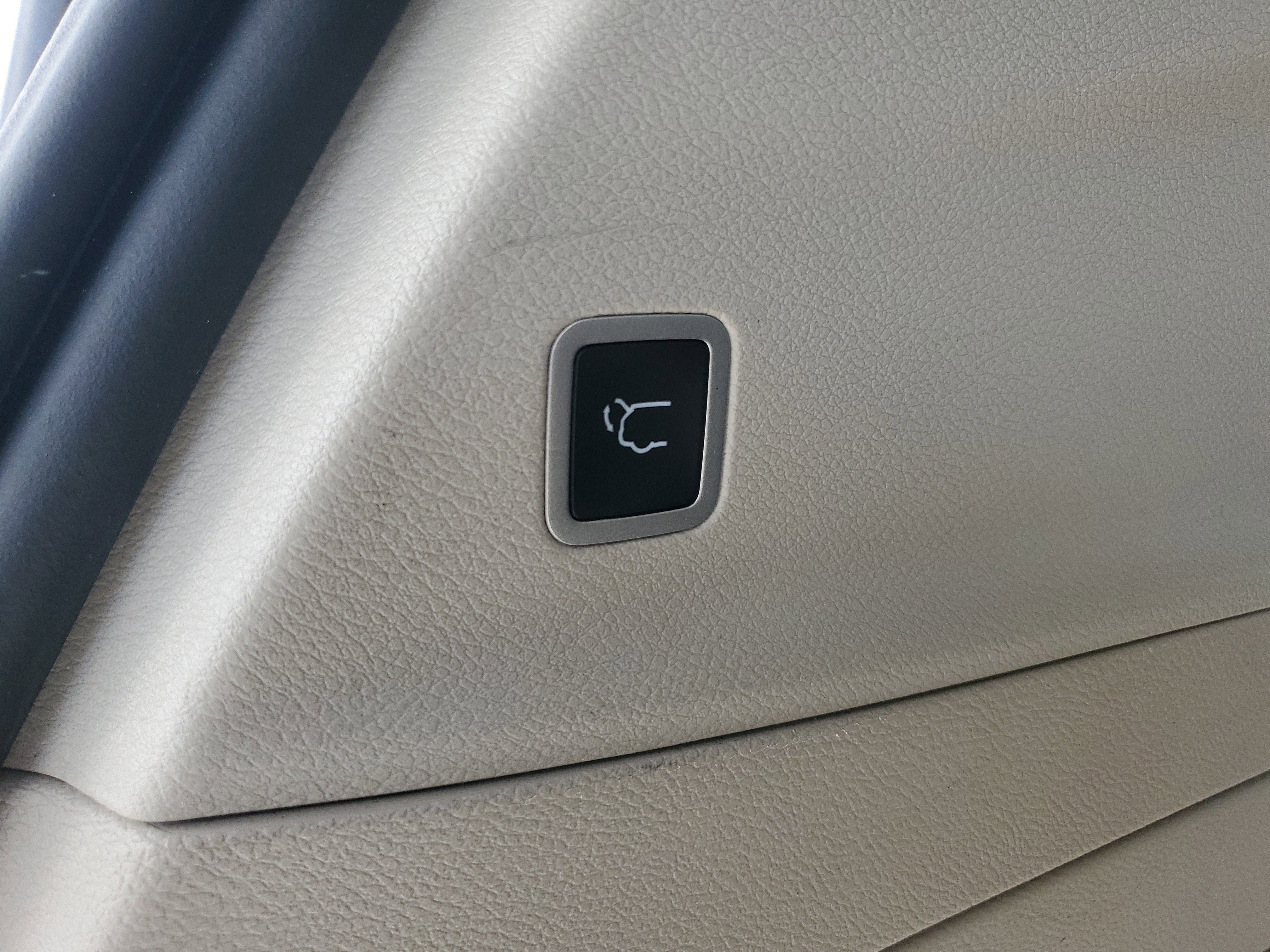 Used 2023 Chrysler Voyager LX image 17