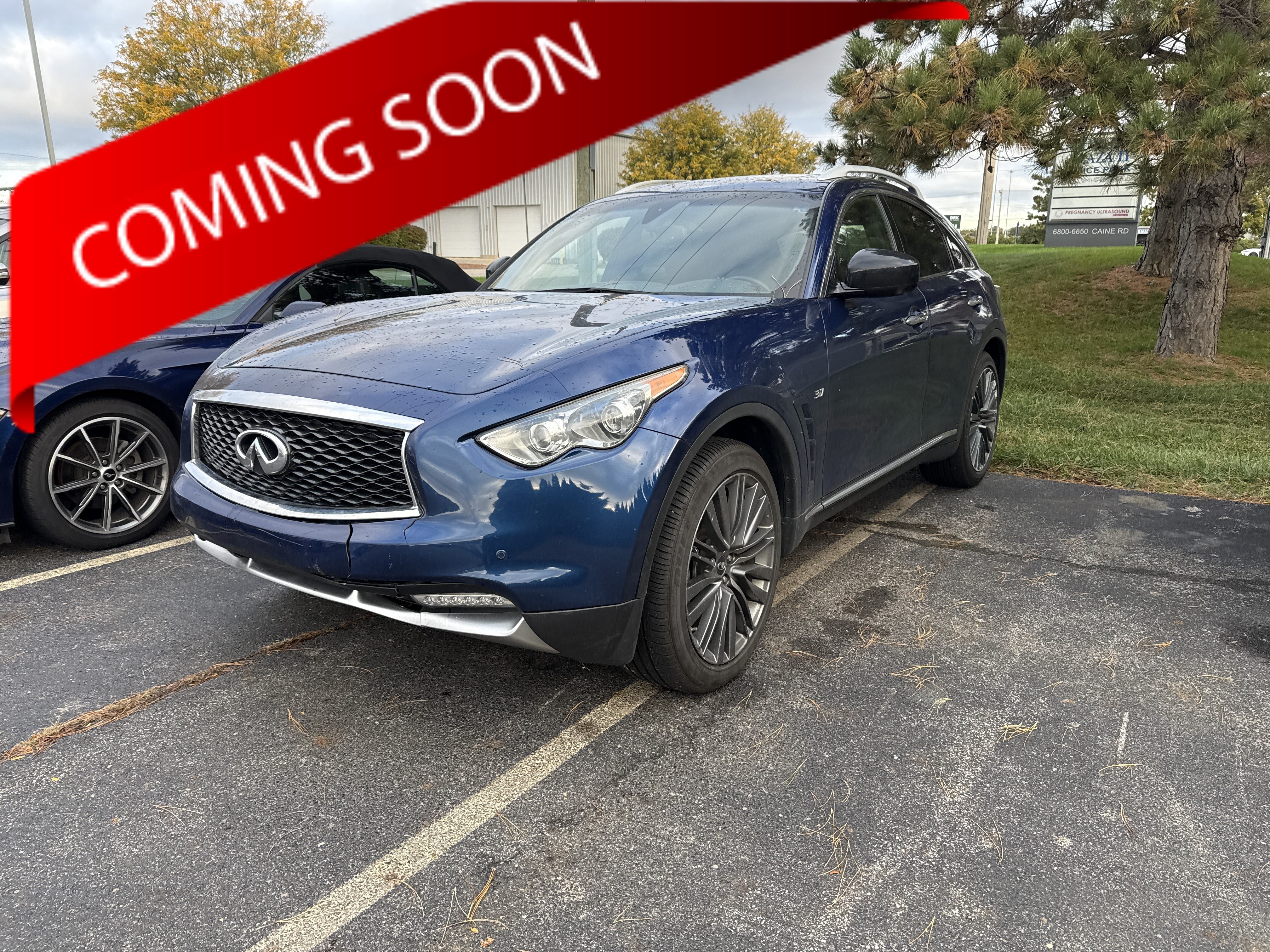 Used 2017 INFINITI QX70 AWD w/ Limited Package image 1