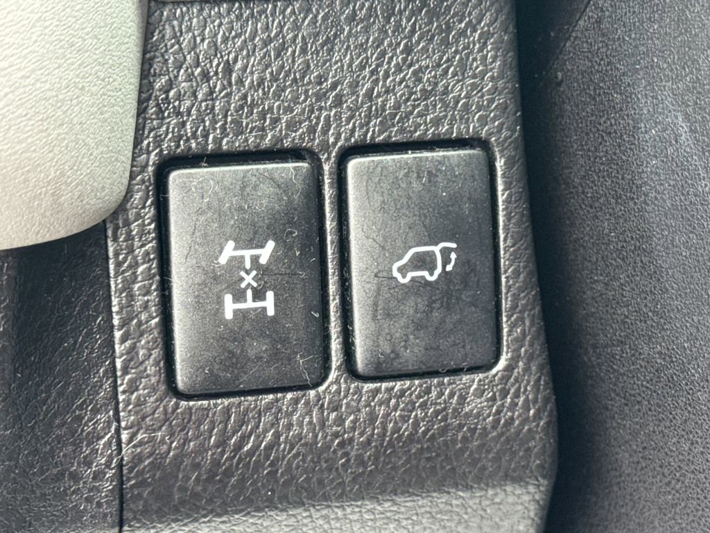 Used 2015 Toyota RAV4 Limited w/ Technology Package AWD/4WD image 32