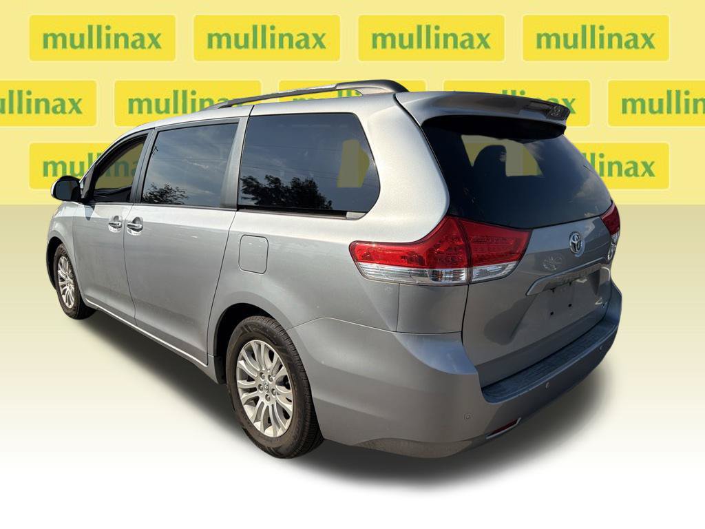 Used 2011 Toyota Sienna XLE w/ Premium Pkg FWD image 8