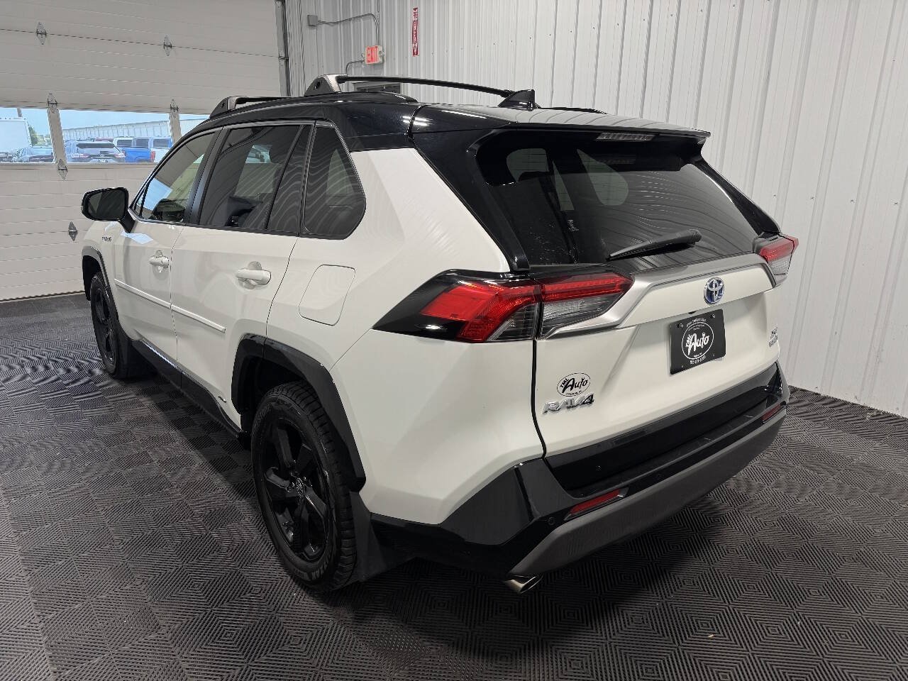 Used 2020 Toyota RAV4 XSE AWD/4WD image 4
