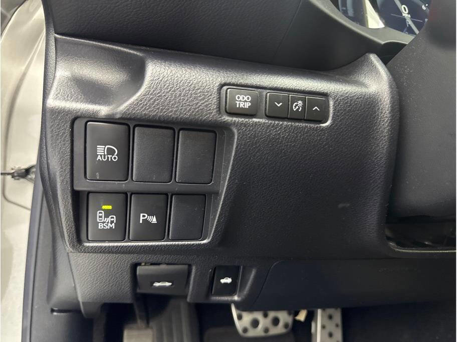 Used 2020 Lexus IS 350 F Sport w/ F Sport Package image 11