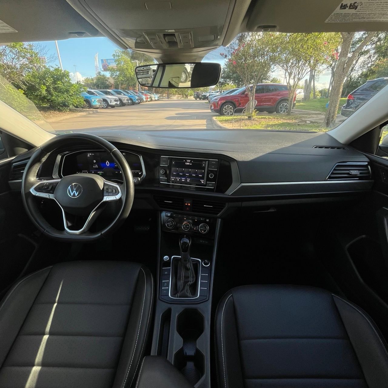 Used 2024 Volkswagen Jetta SE FWD image 11