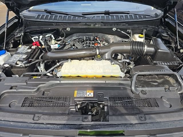Used 2025 Ford Expedition Active AWD/4WD image 19