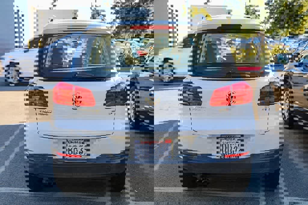 Used 2017 Volkswagen Tiguan S image 5