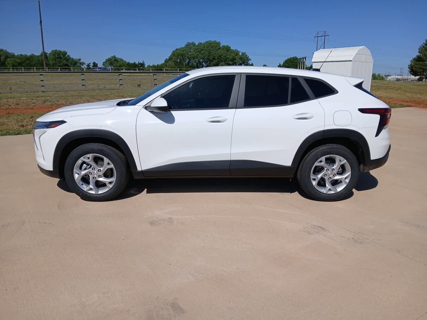 New 2026 Chevrolet Trax LS w/ LS Convenience Package FWD image 2