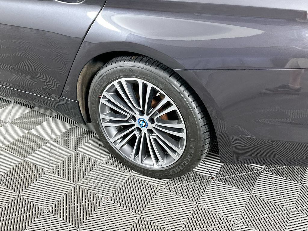 Used 2018 BMW 530e xDrive AWD/4WD image 38