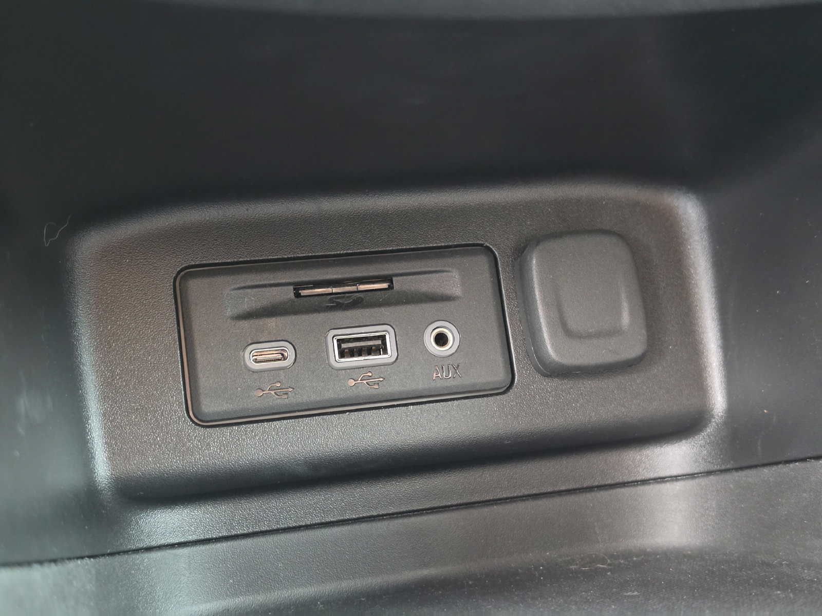 Used 2022 Chevrolet Equinox RS w/ RS Leather Package FWD image 30
