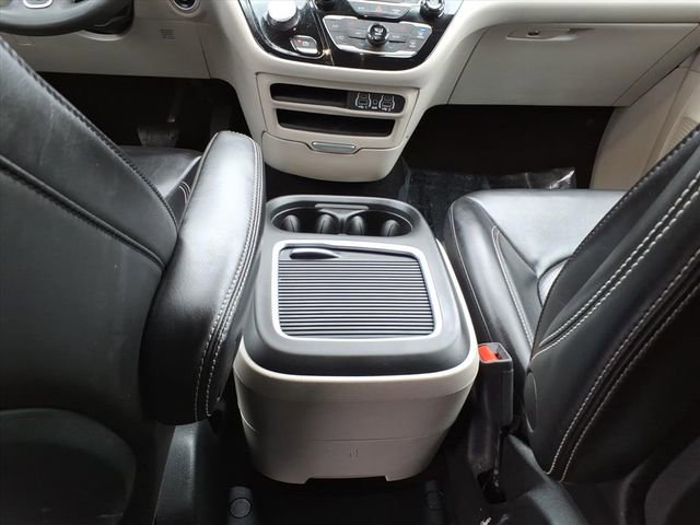 Used 2023 Chrysler Pacifica Touring-L FWD image 15
