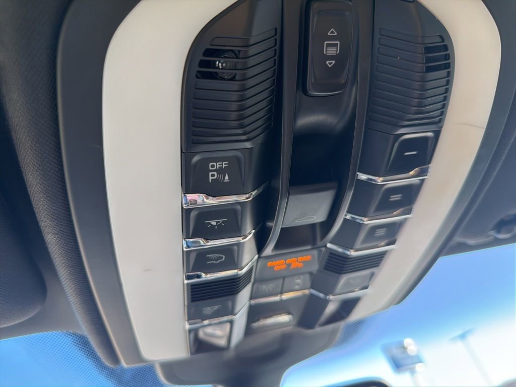 Used 2016 Porsche Cayenne image 12