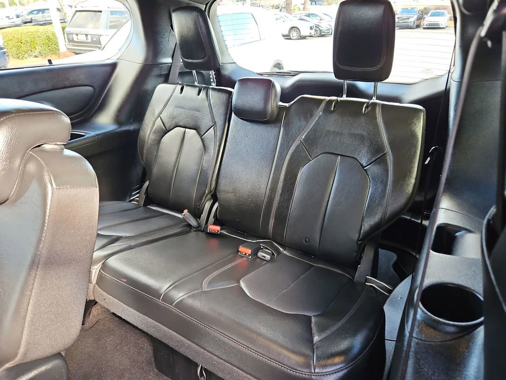 Used 2020 Chrysler Pacifica Touring-L image 28