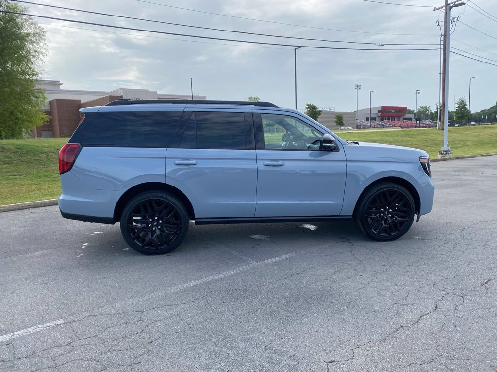 New 2027 Ford Expedition Platinum w/ Stealth Performance Package AWD/4WD image 8
