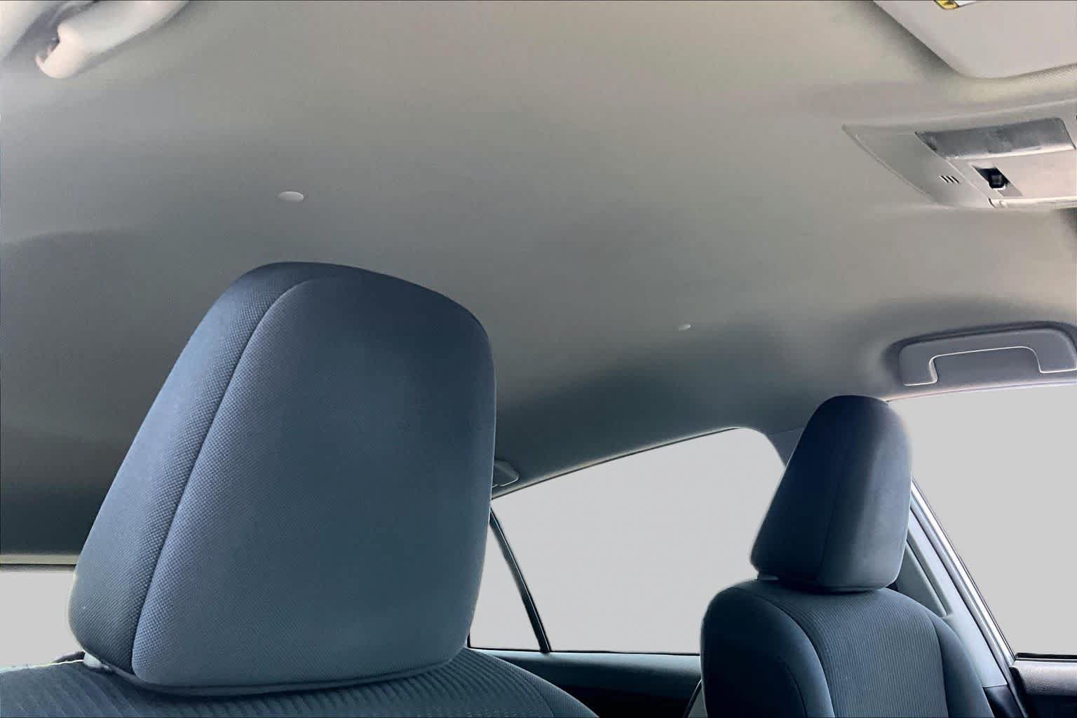 Used 2017 Toyota RAV4 LE FWD image 14