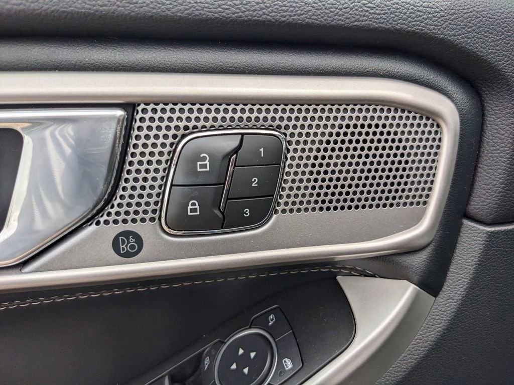 Used 2021 Ford Explorer Limited w/ Equipment Group 301A image 21