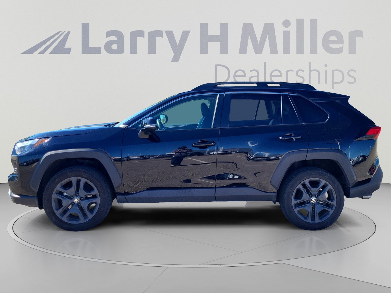 Used 2024 Toyota RAV4 Adventure AWD/4WD image 2