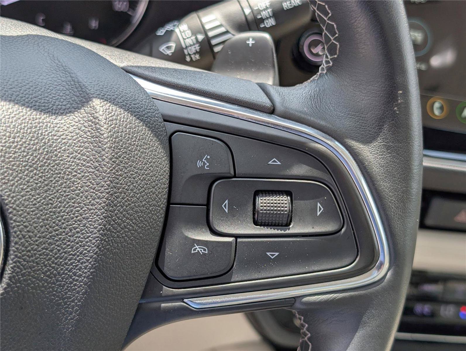 Used 2023 Buick Envision Avenir AWD/4WD image 26