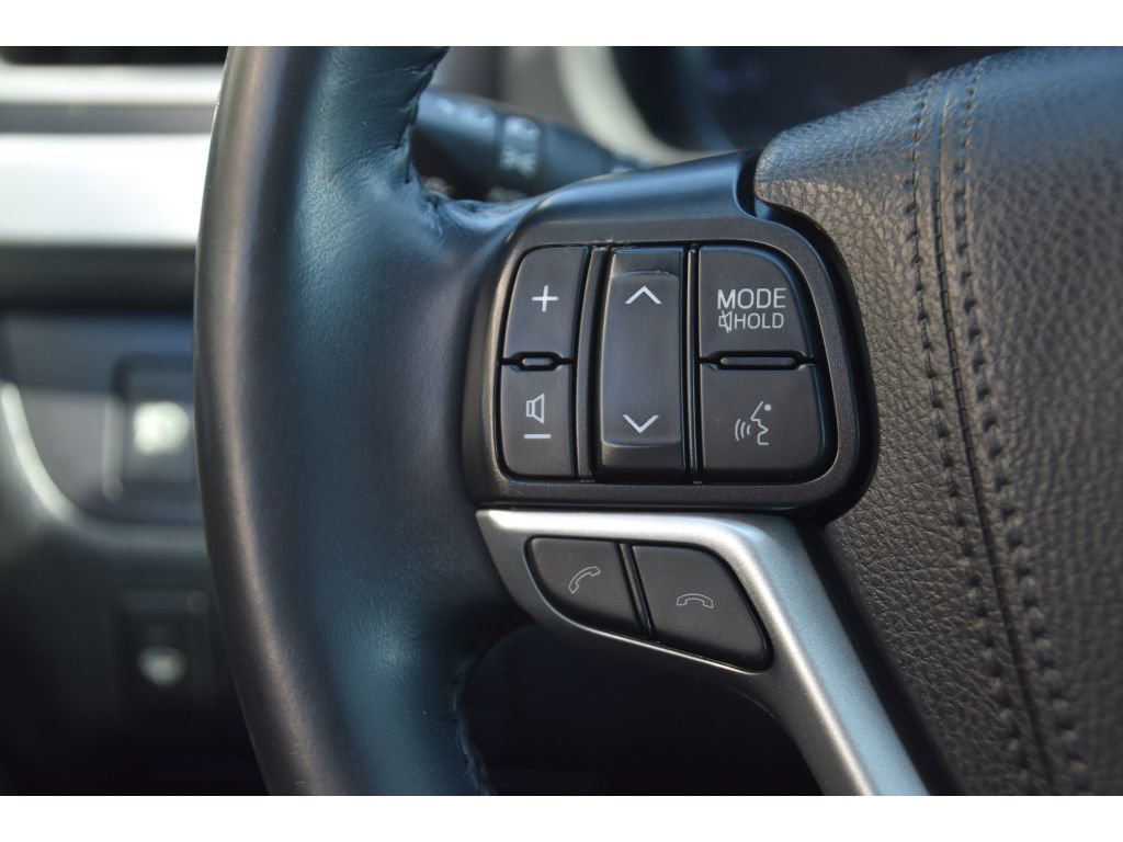 Used 2019 Toyota Highlander XLE AWD/4WD image 35