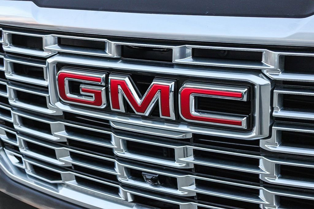 Used 2025 GMC Yukon XL Denali AWD/4WD image 6