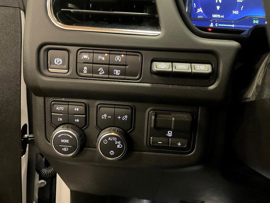 Used 2024 Chevrolet Tahoe High Country image 24