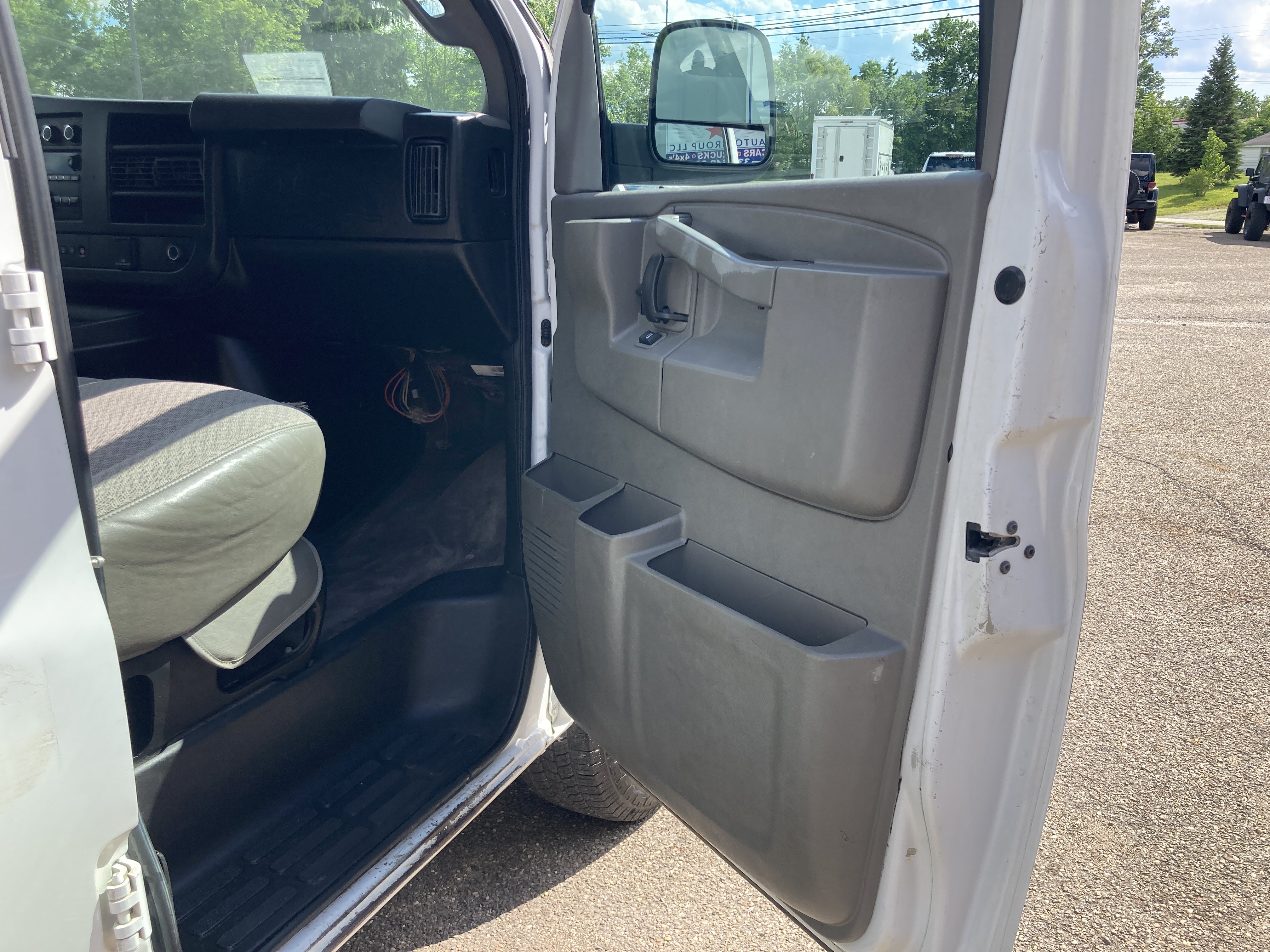 Used 2018 Chevrolet Express 3500 LT w/ LT Preferred Equipment Group RWD image 17