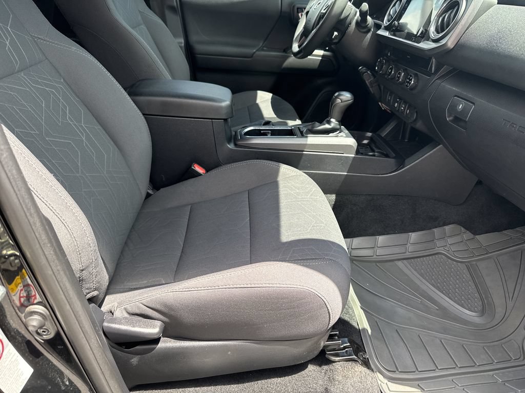 Used 2018 Toyota Tacoma TRD Sport AWD/4WD image 13