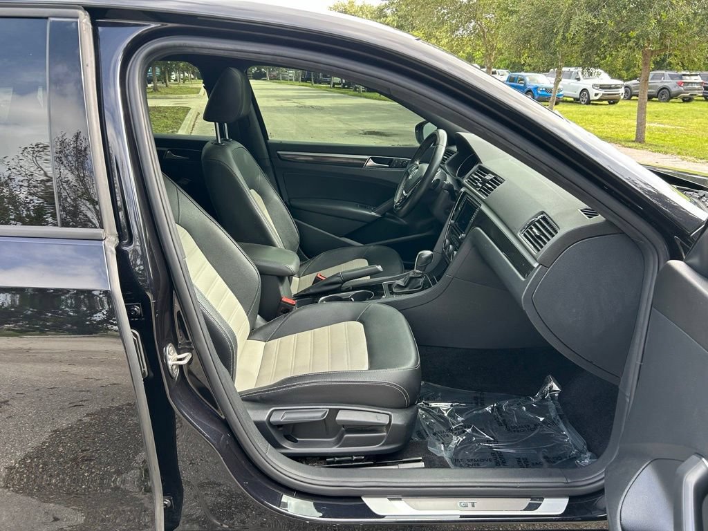 Used 2018 Volkswagen Passat 3.6 FWD image 40