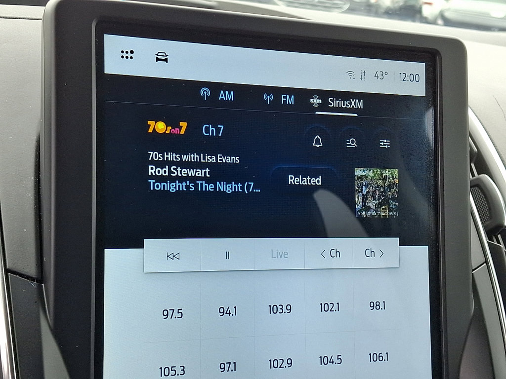 Used 2024 Ford Edge Titanium image 29