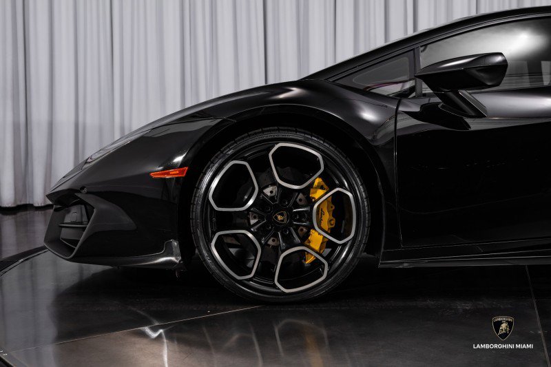 Used 2019 Lamborghini Huracan LP 580-2 image 9