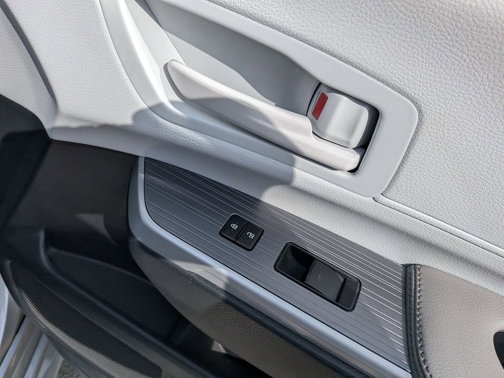 Used 2025 Toyota Sienna LE image 21