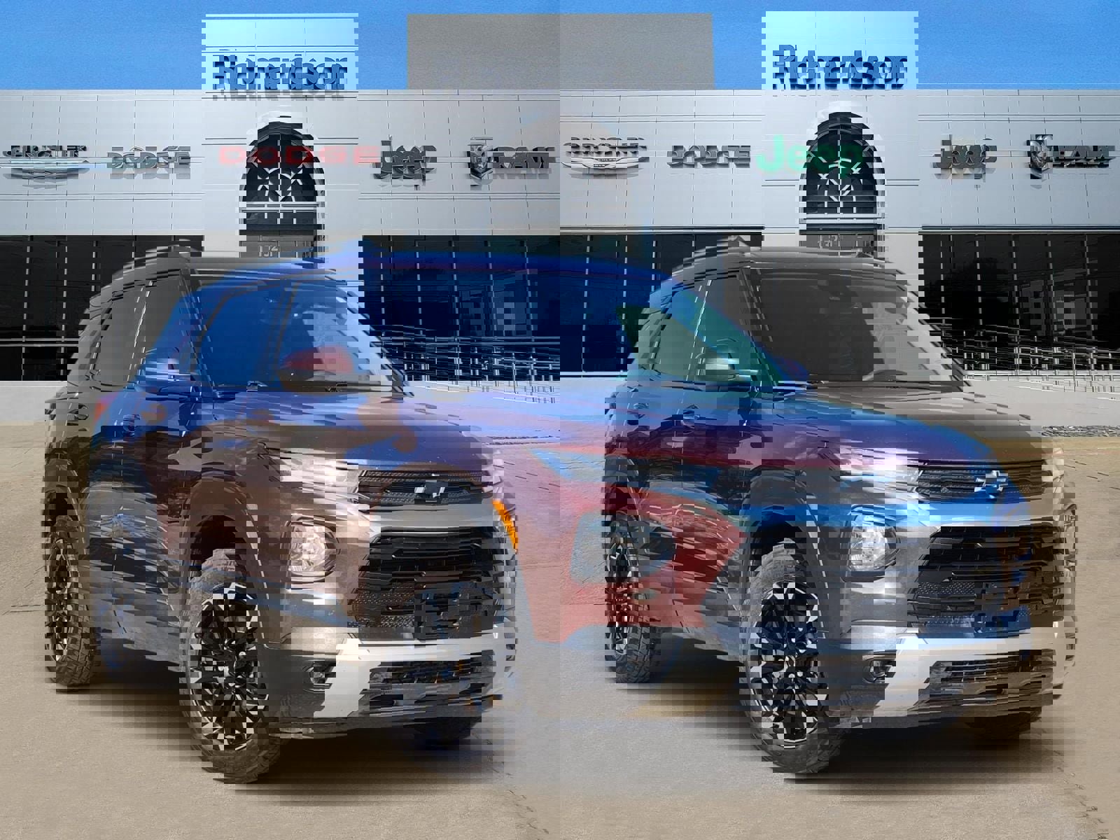 Used 2022 Chevrolet TrailBlazer LT w/ Convenience Package FWD image 1