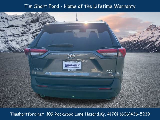 Used 2025 Toyota RAV4 XLE w/ Convenience Package image 5