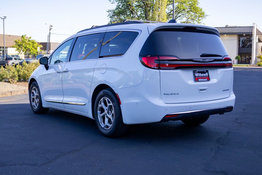 Used 2023 Chrysler Pacifica Limited FWD image 9