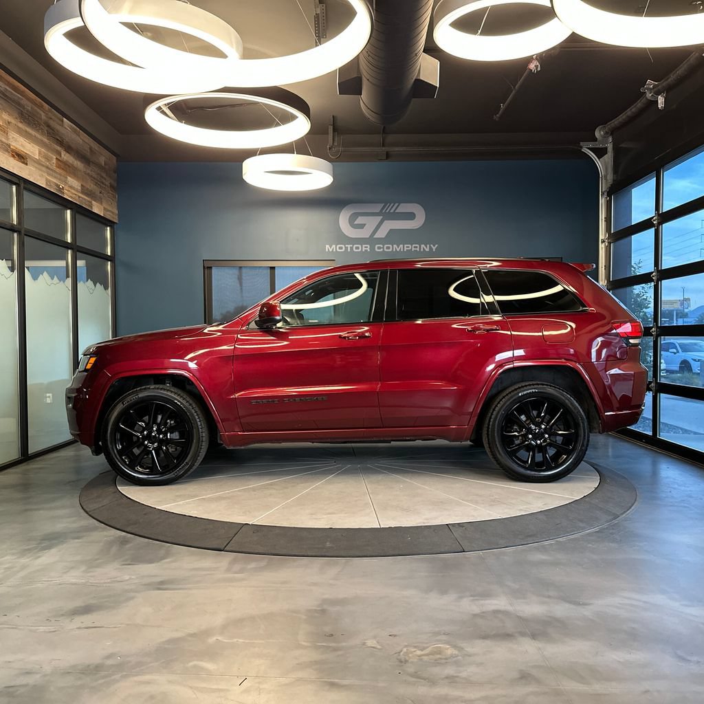 Used 2019 Jeep Grand Cherokee Altitude AWD/4WD image 6
