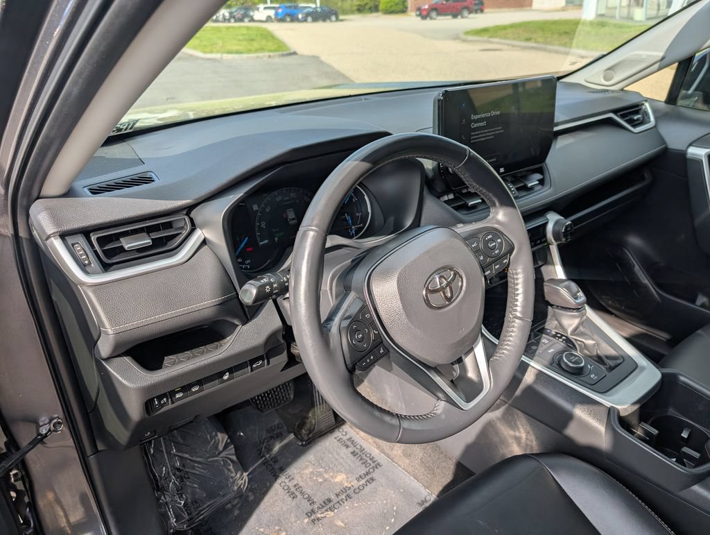 Used 2023 Toyota RAV4 XLE Premium AWD/4WD image 16