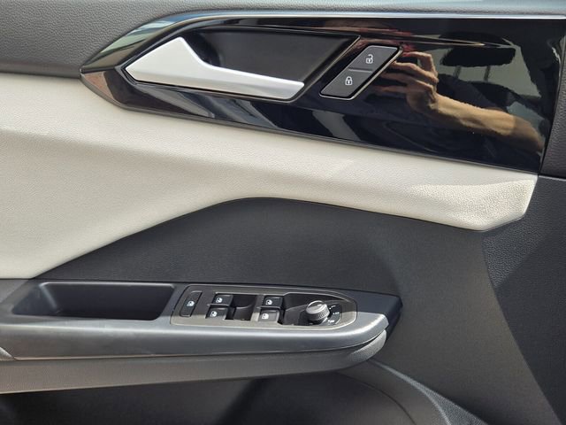 Certified 2025 Volkswagen Taos S image 28