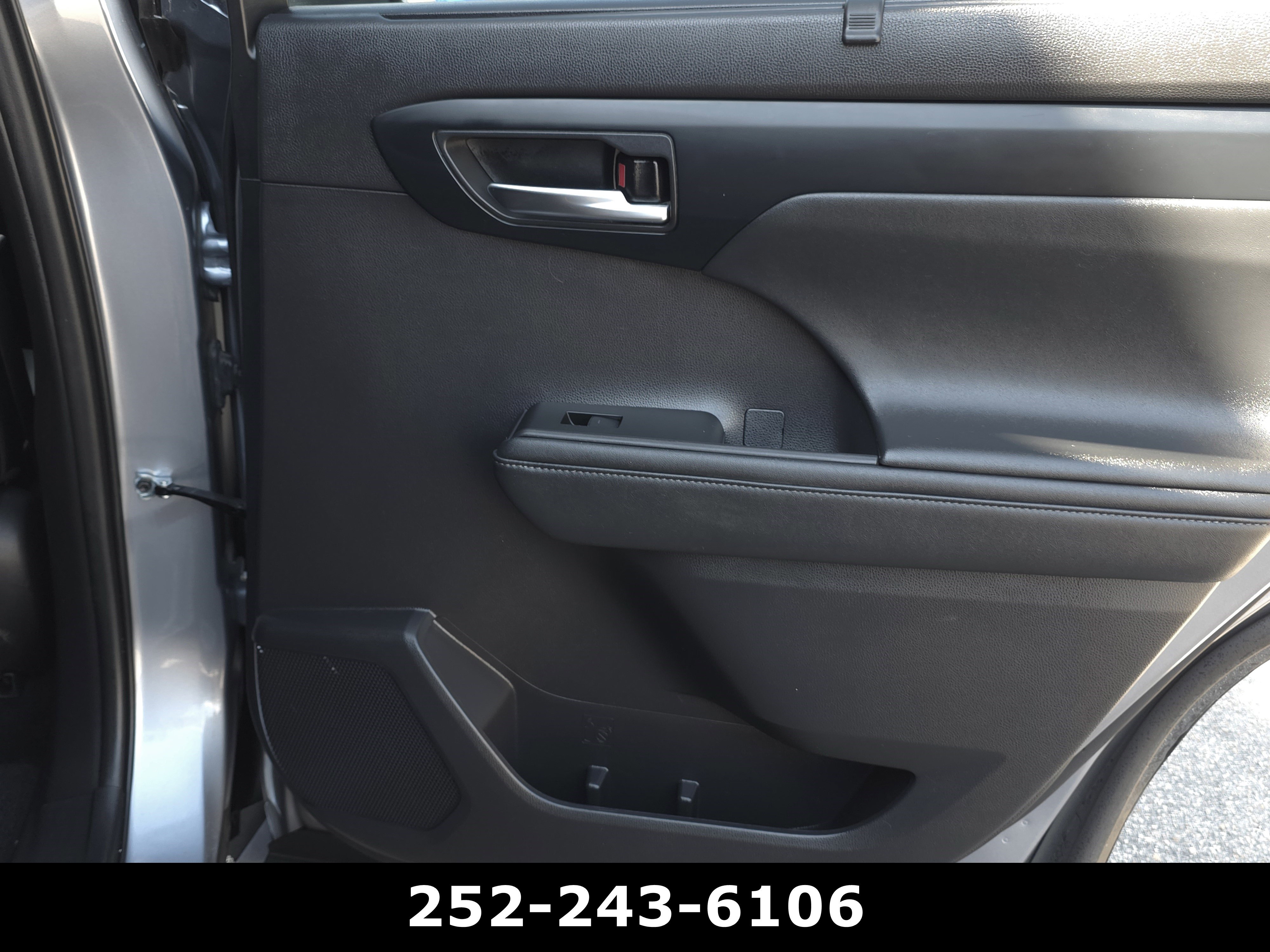 Used 2021 Toyota Highlander XLE image 41