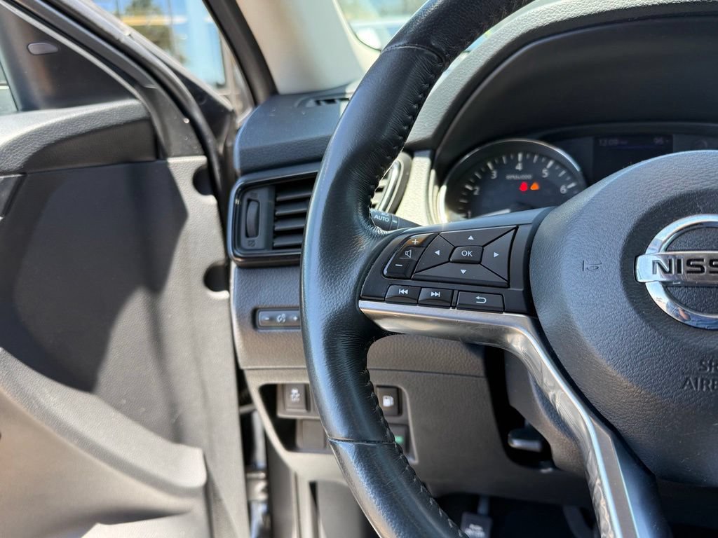 Used 2018 Nissan Rogue SV AWD/4WD image 21
