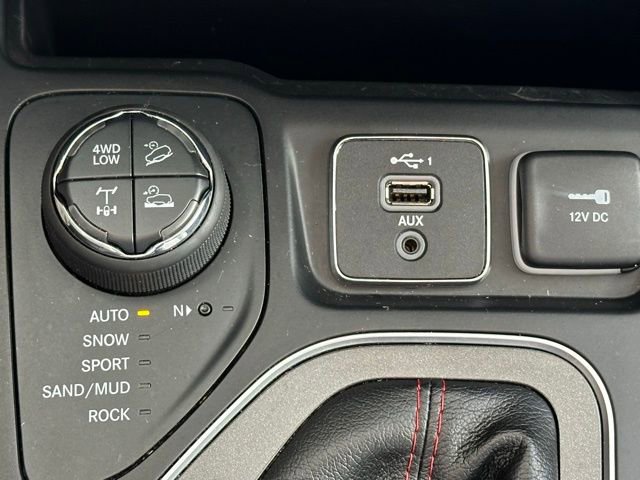 Used 2019 Jeep Cherokee Trailhawk w/ Cold Weather Group image 29