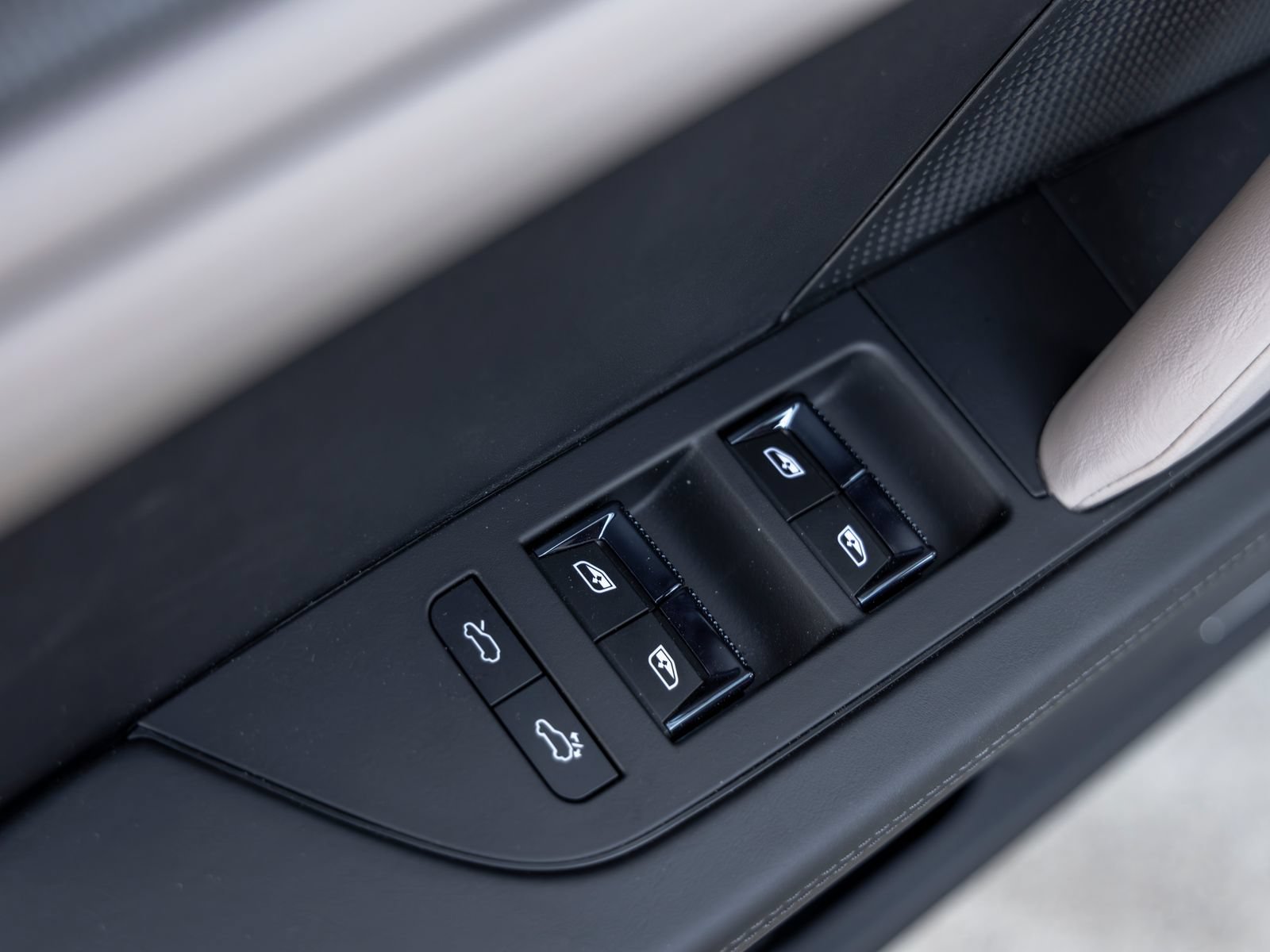 New 2026 Porsche Cayenne Turbo AWD/4WD image 22