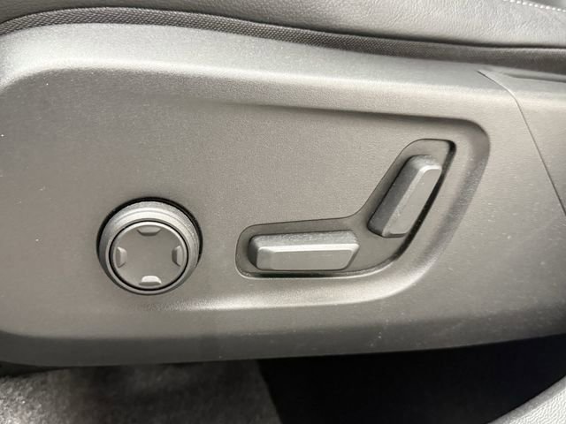 Certified 2025 Volvo XC40 B5 Plus image 26