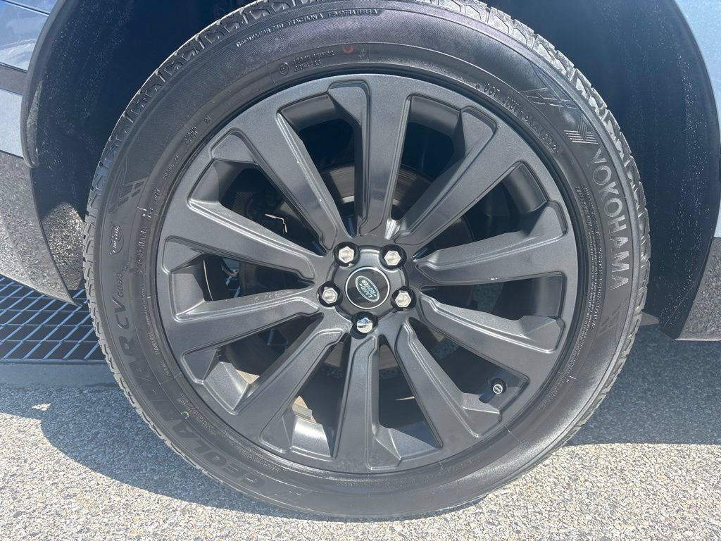 Used 2018 Land Rover Range Rover Velar R-Dynamic SE AWD/4WD image 3