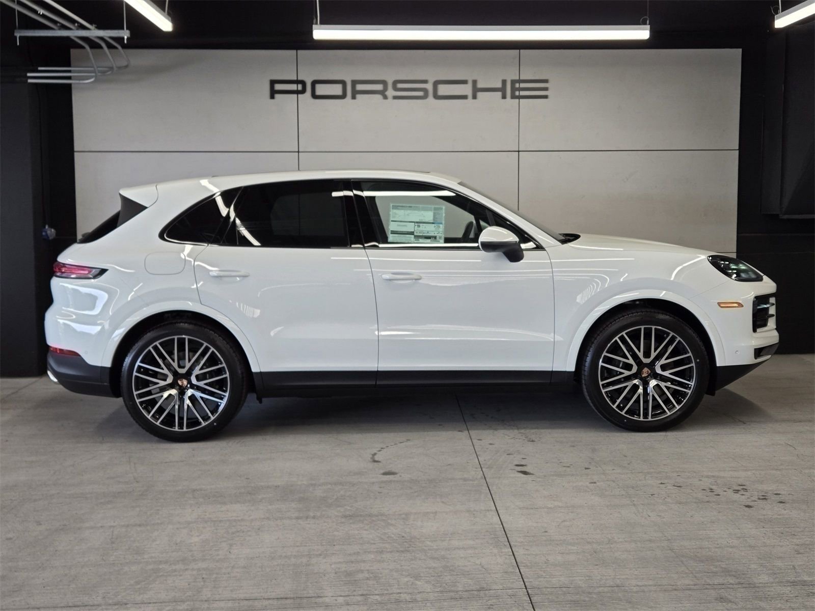 Used 2025 Porsche Cayenne Base image 29