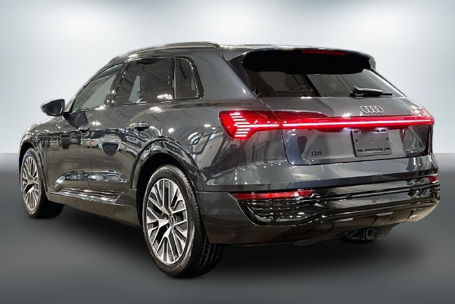 Used 2024 Audi Q8 e-tron Premium Plus AWD/4WD image 12